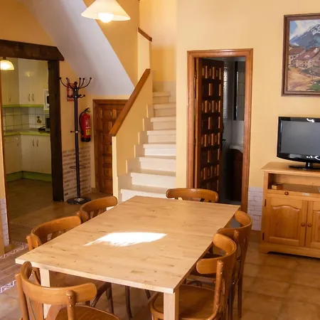 Warm House In Banos De Valdearados, Farm Close To Town Holiday home Banos de Valdearados